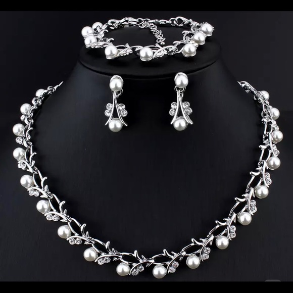 Fashion Jewelry  | 3 Piece Set Bridal Jewelry | Imitation Pearl/Silver Set - Picture 2 of 4